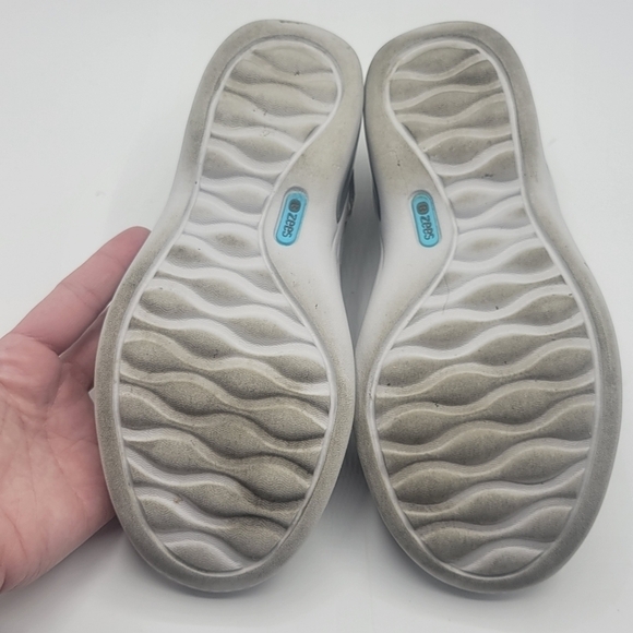 BZEES Slip-on shoes size 5M - Picture 11 of 15